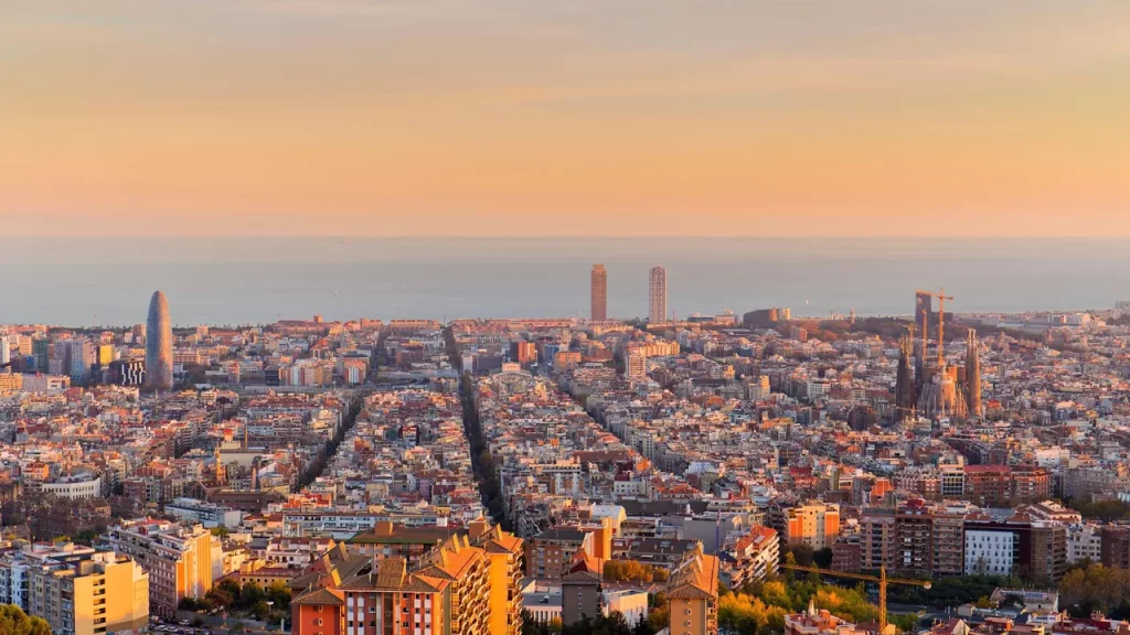 Discovering the Charms of Barcelona: An Informative Guide 2 Israeli